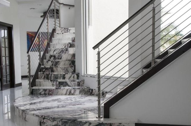 تصویر 2 از سرامیک پرسلان پله با سطح کنترل شده تردد